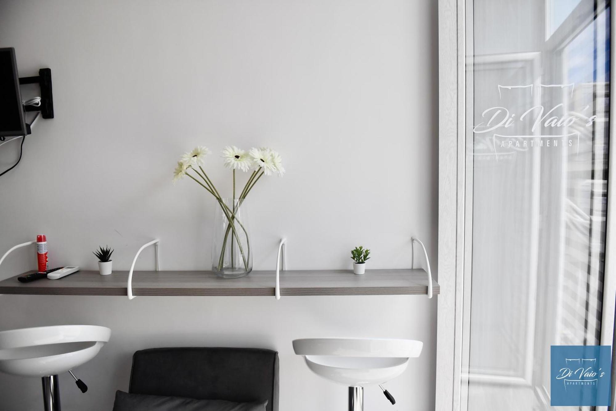 Di Vaio'S Apartments เนเปิลส์ ภายนอก รูปภาพ